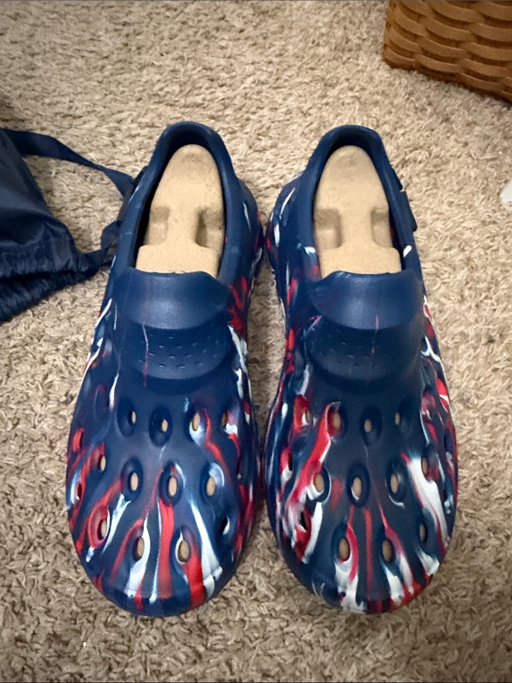 Skechers Arch Fit Go Foam Americana crocs Clogs Men’s 11 American BeachLife 2.0